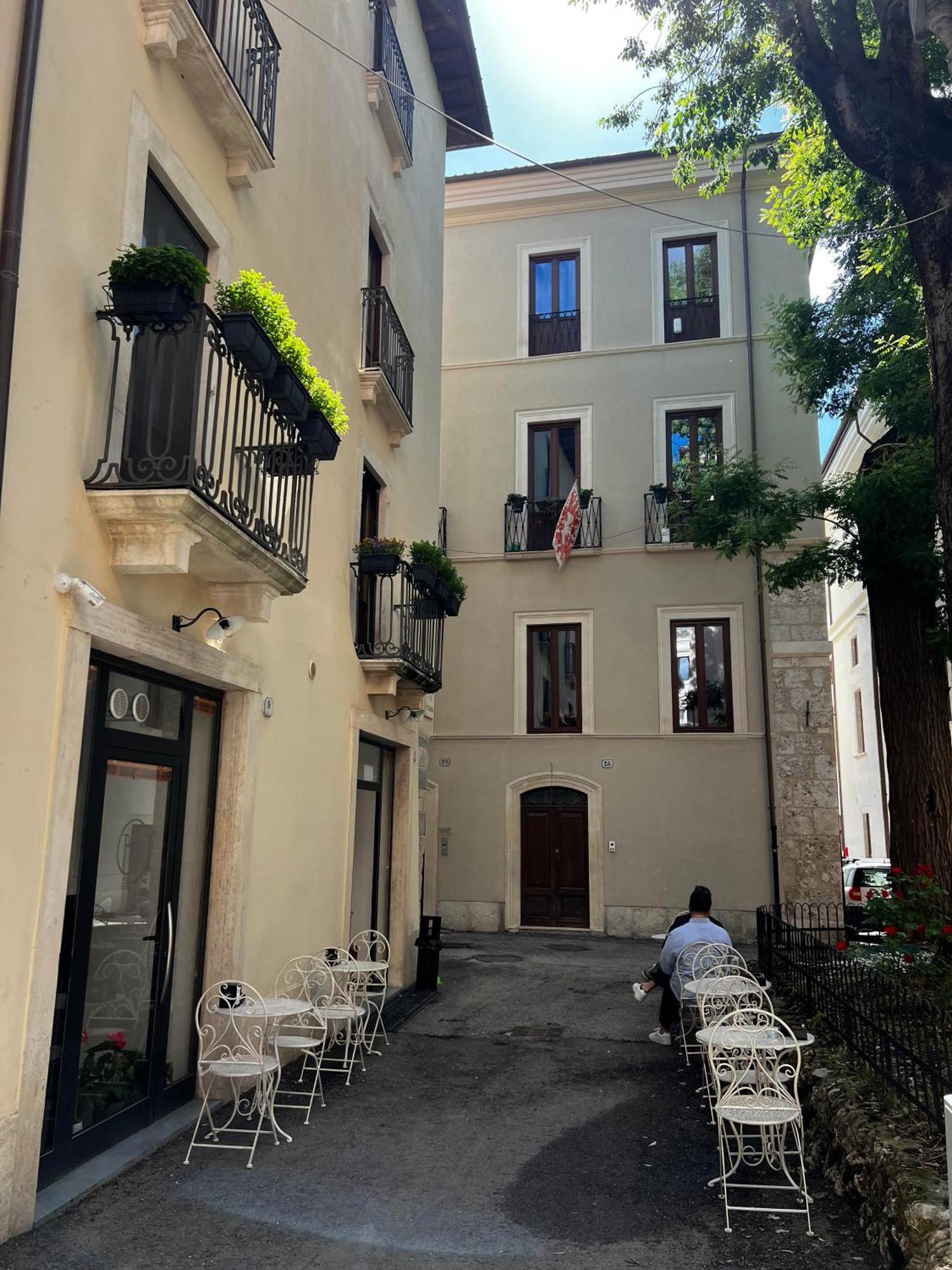 Dimora Largo Silvestro Dell'Aquila- Centro Storico Villa Luaran gambar
